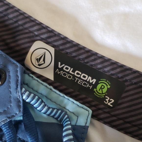 Volcom Swim trunks - Picture 2 of 3